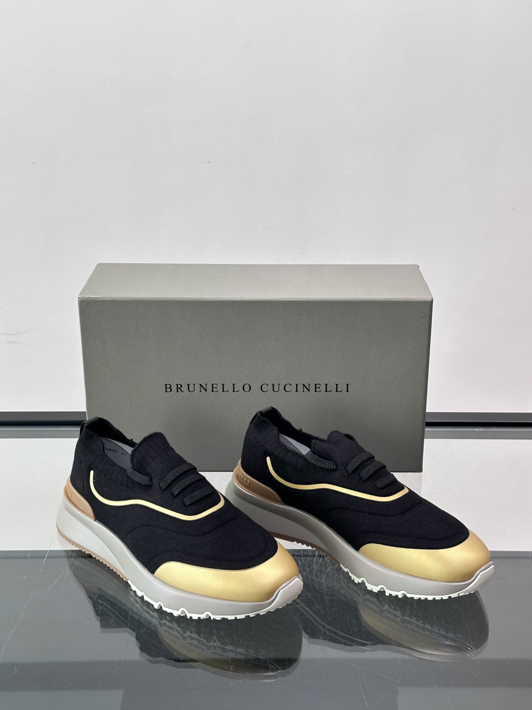 Brunello Cucinelli 新款拼色运动板男鞋 此款运动鞋面料采用进口飞织,春夏穿着舒适透气,这个夏天必备单品 Brunello Cucinelli 新款拼色运动板男鞋 此款运动鞋面料采用进口飞织,春夏穿着舒适透气,这个夏天必备单品