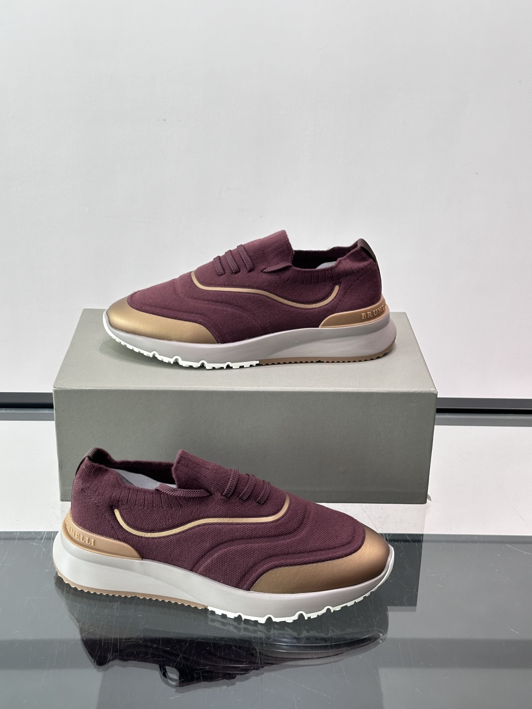 Brunello Cucinelli 新款拼色运动板男鞋 此款运动鞋面料采用进口飞织,春夏穿着舒适透气,这个夏天必备单品 Brunello Cucinelli 新款拼色运动板男鞋 此款运动鞋面料采用进口飞织,春夏穿着舒适透气,这个夏天必备单品