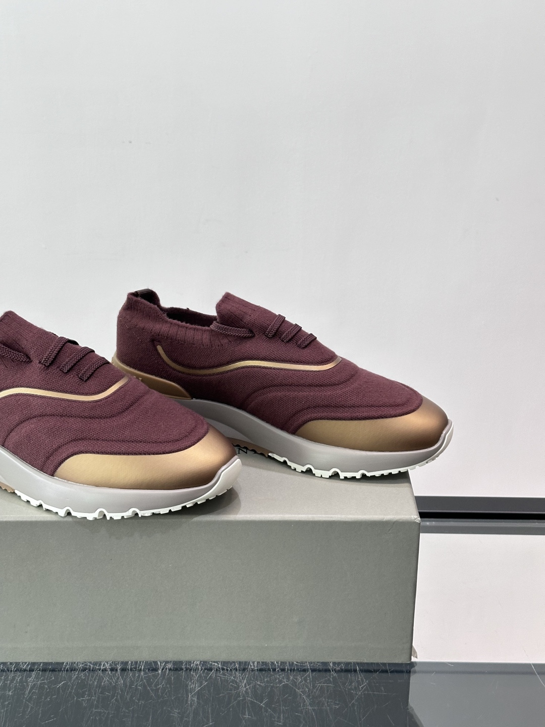 Brunello Cucinelli 新款拼色运动板男鞋 此款运动鞋面料采用进口飞织,春夏穿着舒适透气,这个夏天必备单品 Brunello Cucinelli 新款拼色运动板男鞋 此款运动鞋面料采用进口飞织,春夏穿着舒适透气,这个夏天必备单品