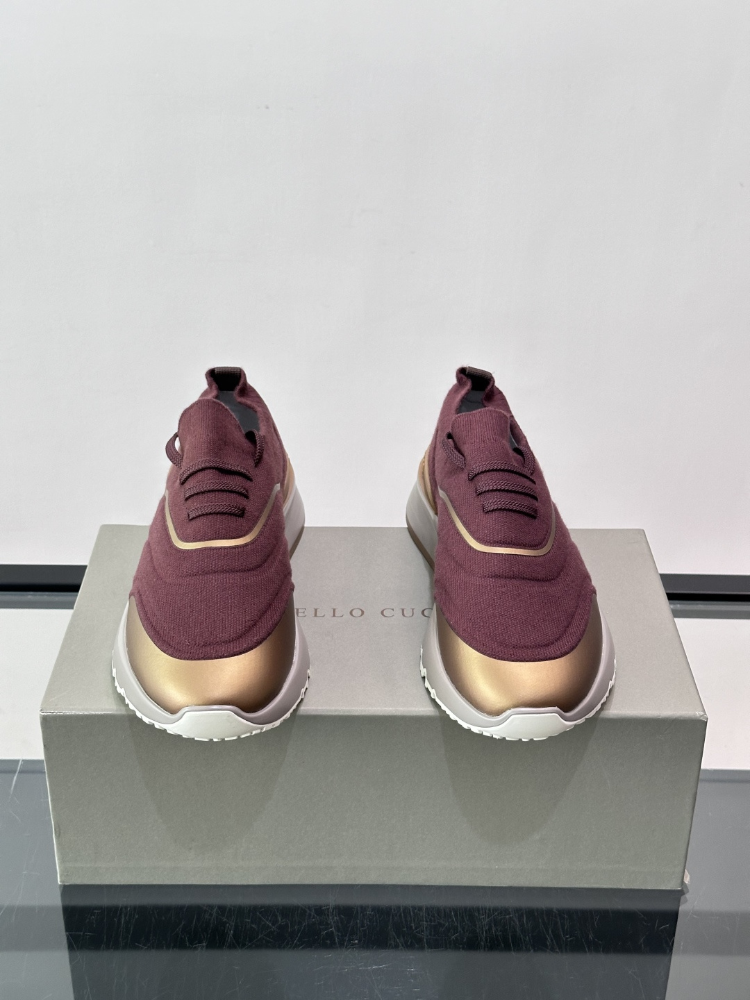 Brunello Cucinelli 新款拼色运动板男鞋 此款运动鞋面料采用进口飞织,春夏穿着舒适透气,这个夏天必备单品 Brunello Cucinelli 新款拼色运动板男鞋 此款运动鞋面料采用进口飞织,春夏穿着舒适透气,这个夏天必备单品