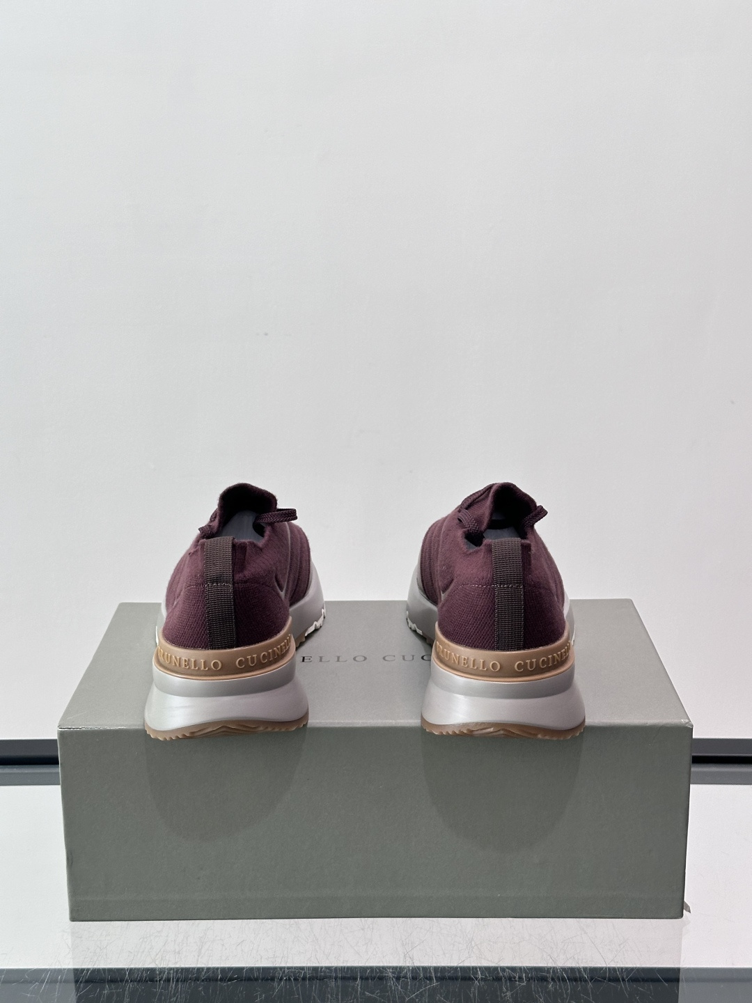 Brunello Cucinelli 新款拼色运动板男鞋 此款运动鞋面料采用进口飞织,春夏穿着舒适透气,这个夏天必备单品 Brunello Cucinelli 新款拼色运动板男鞋 此款运动鞋面料采用进口飞织,春夏穿着舒适透气,这个夏天必备单品