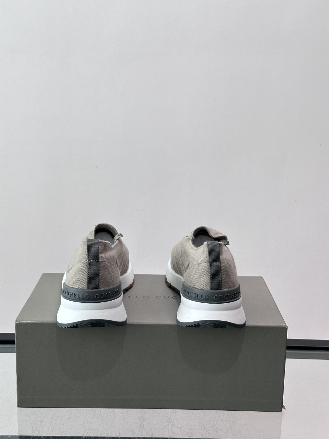 Brunello Cucinelli 新款拼色运动板男鞋 此款运动鞋面料采用进口飞织,春夏穿着舒适透气,这个夏天必备单品 Brunello Cucinelli 新款拼色运动板男鞋 此款运动鞋面料采用进口飞织,春夏穿着舒适透气,这个夏天必备单品