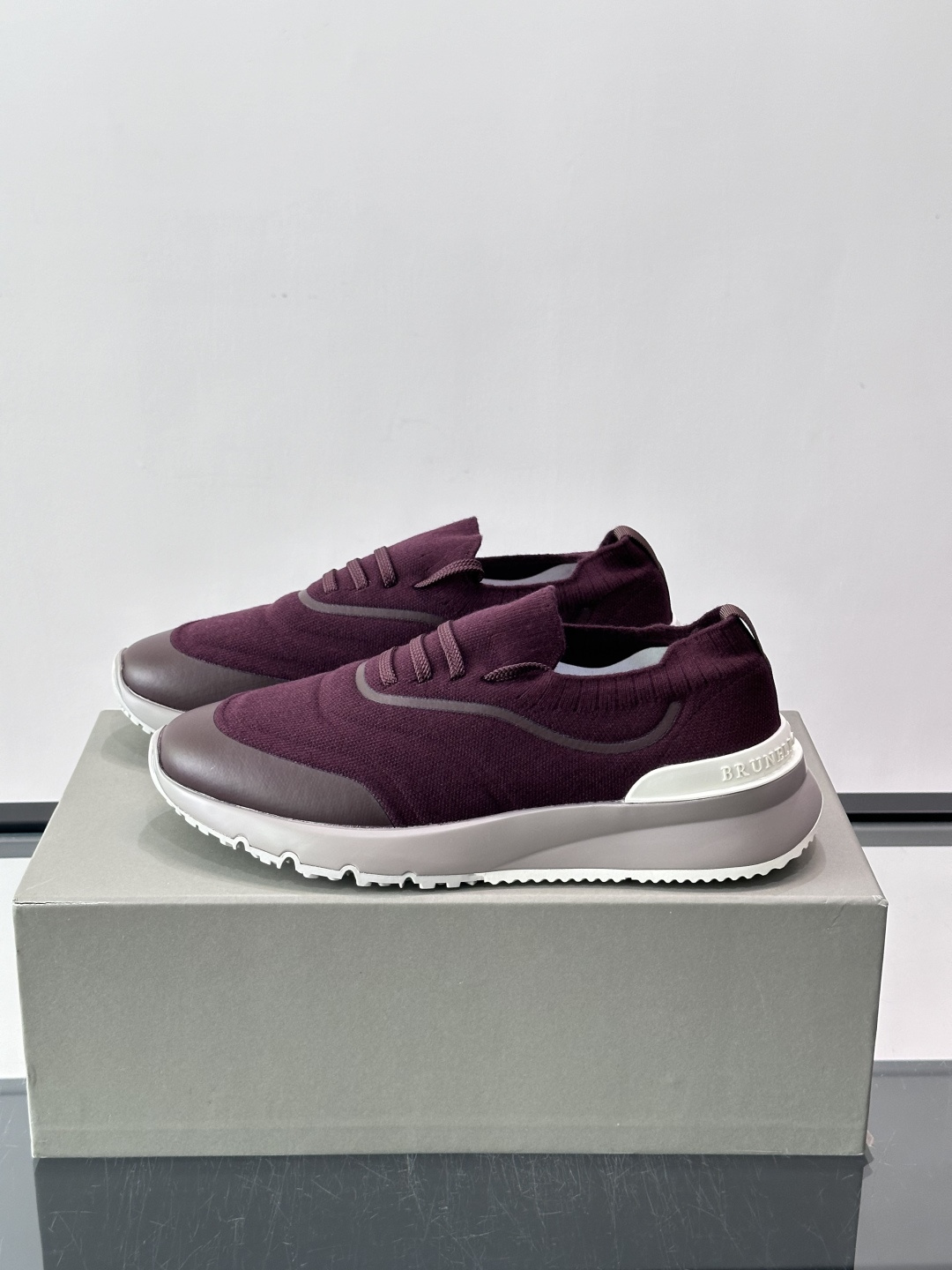 Brunello Cucinelli 新款拼色运动板男鞋 此款运动鞋面料采用进口飞织,春夏穿着舒适透气,这个夏天必备单品 Brunello Cucinelli 新款拼色运动板男鞋 此款运动鞋面料采用进口飞织,春夏穿着舒适透气,这个夏天必备单品