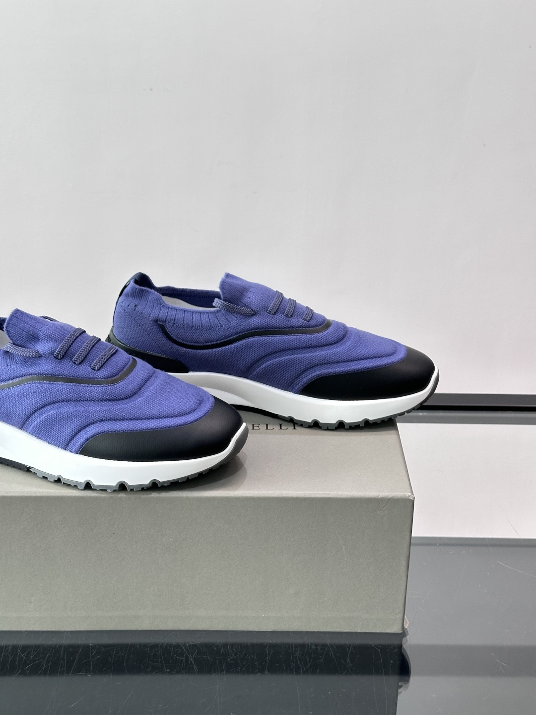 Brunello Cucinelli 新款拼色运动板男鞋 此款运动鞋面料采用进口飞织，春夏穿着舒适透气，这个夏天必备单品