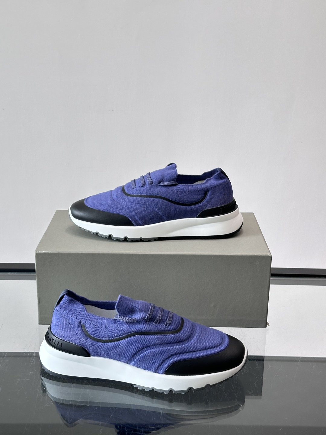Brunello Cucinelli 新款拼色运动板男鞋 此款运动鞋面料采用进口飞织，春夏穿着舒适透气，这个夏天必备单品