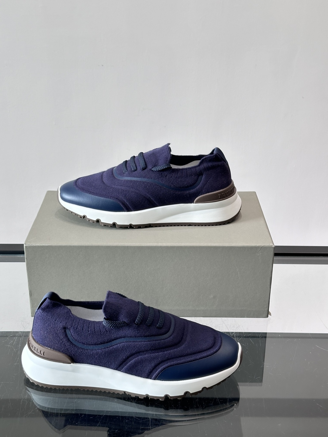 Brunello Cucinelli 新款拼色运动板男鞋 此款运动鞋面料采用进口飞织，春夏穿着舒适透气，这个夏天必备单品