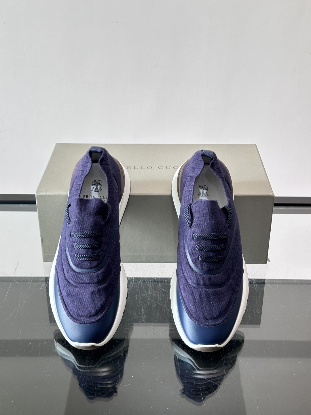 Brunello Cucinelli 新款拼色运动板男鞋 此款运动鞋面料采用进口飞织，春夏穿着舒适透气，这个夏天必备单品