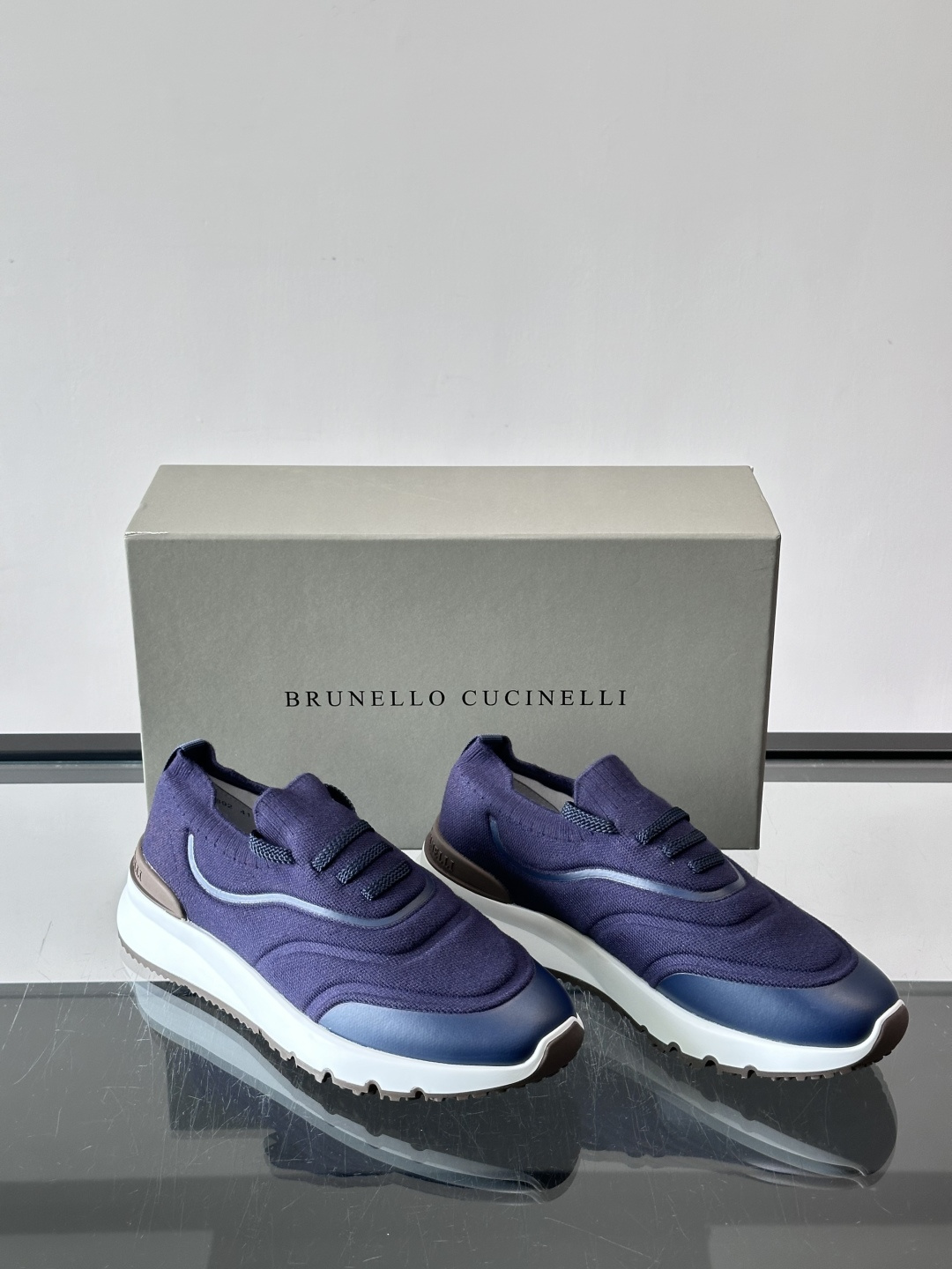 Brunello Cucinelli 新款拼色运动板男鞋 此款运动鞋面料采用进口飞织，春夏穿着舒适透气，这个夏天必备单品