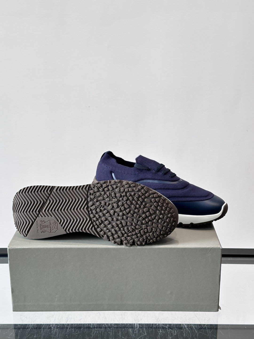Brunello Cucinelli 新款拼色运动板男鞋 此款运动鞋面料采用进口飞织，春夏穿着舒适透气，这个夏天必备单品