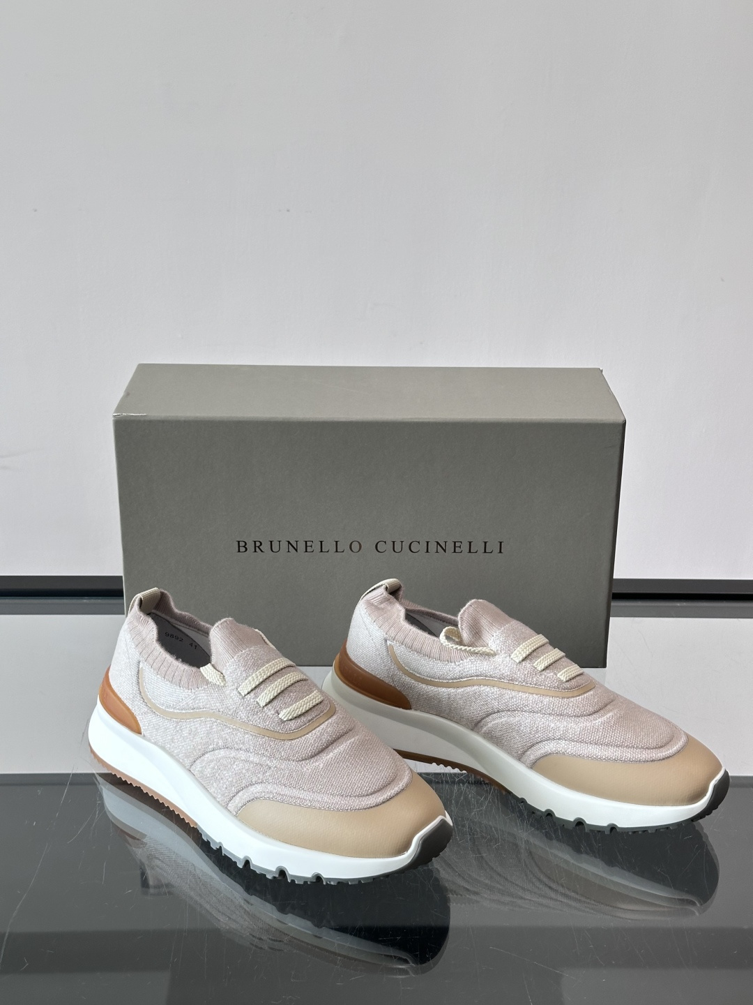 Brunello Cucinelli 新款拼色运动板男鞋 此款运动鞋面料采用进口飞织,春夏穿着舒适透气,这个夏天必备单品 Brunello Cucinelli 新款拼色运动板男鞋 此款运动鞋面料采用进口飞织,春夏穿着舒适透气,这个夏天必备单品