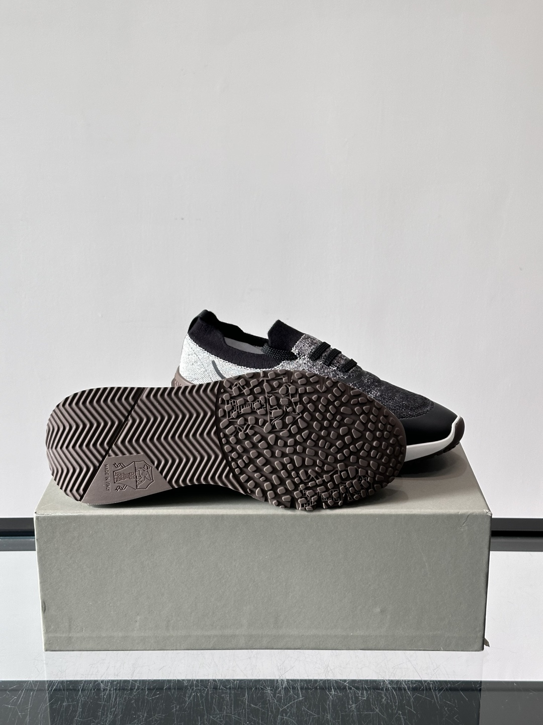 Brunello Cucinelli 新款拼色运动板男鞋 此款运动鞋面料采用进口飞织,春夏穿着舒适透气,这个夏天必备单品 Brunello Cucinelli 新款拼色运动板男鞋 此款运动鞋面料采用进口飞织,春夏穿着舒适透气,这个夏天必备单品