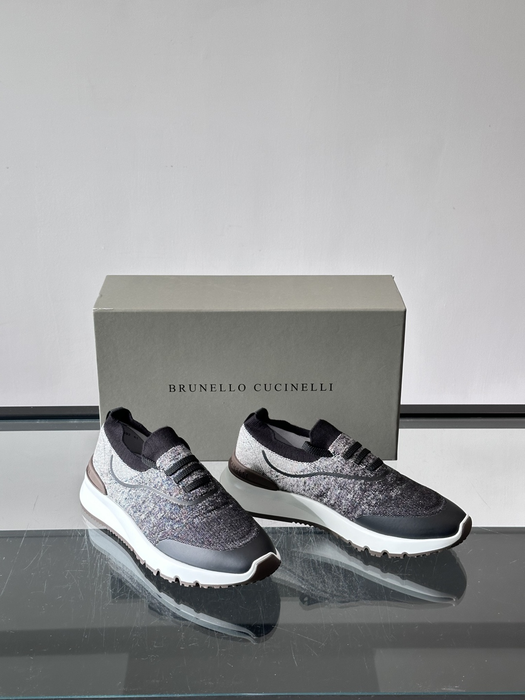 Brunello Cucinelli 新款拼色运动板男鞋 此款运动鞋面料采用进口飞织,春夏穿着舒适透气,这个夏天必备单品 Brunello Cucinelli 新款拼色运动板男鞋 此款运动鞋面料采用进口飞织,春夏穿着舒适透气,这个夏天必备单品