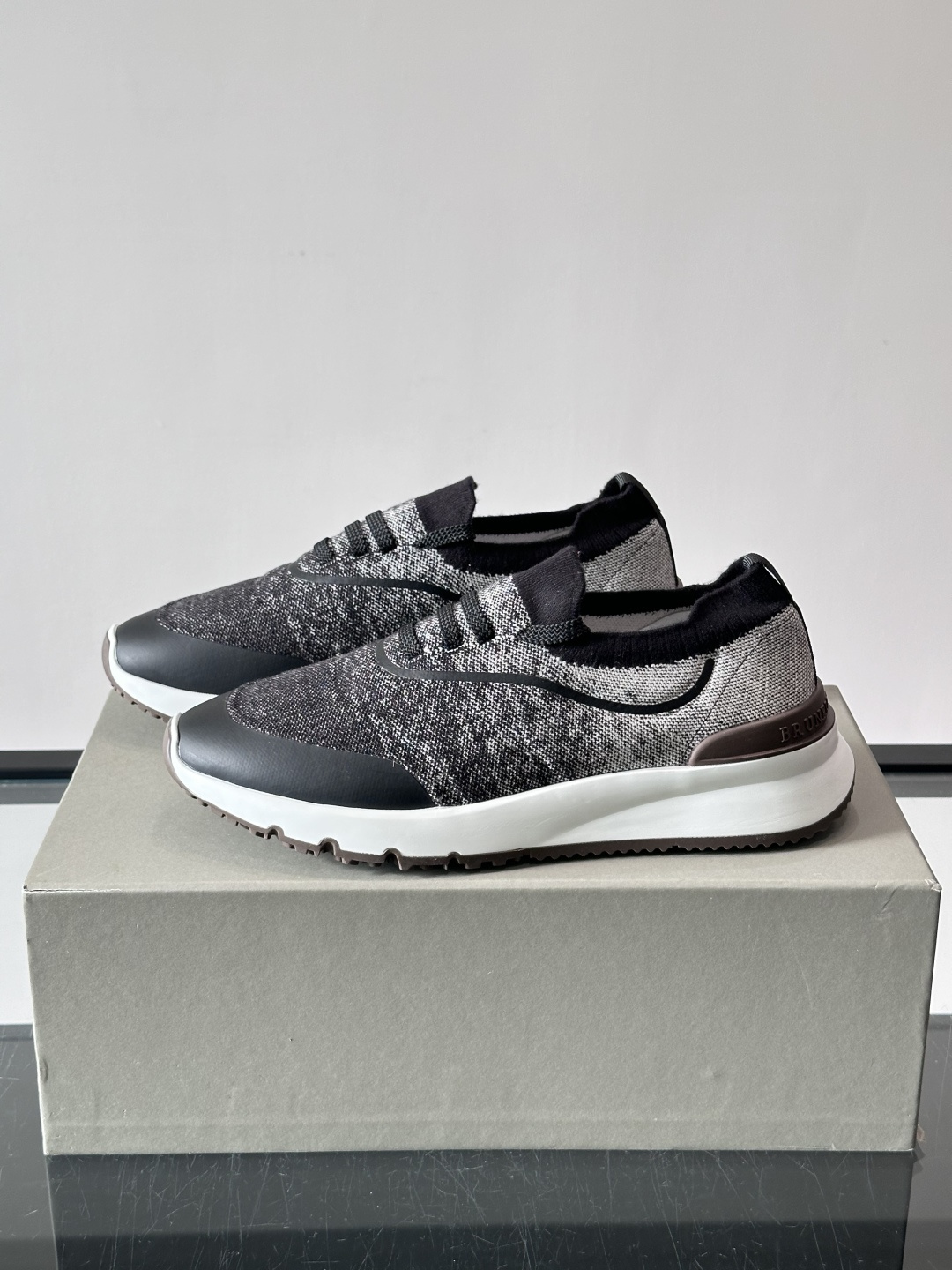 Brunello Cucinelli 新款拼色运动板男鞋 此款运动鞋面料采用进口飞织,春夏穿着舒适透气,这个夏天必备单品 Brunello Cucinelli 新款拼色运动板男鞋 此款运动鞋面料采用进口飞织,春夏穿着舒适透气,这个夏天必备单品