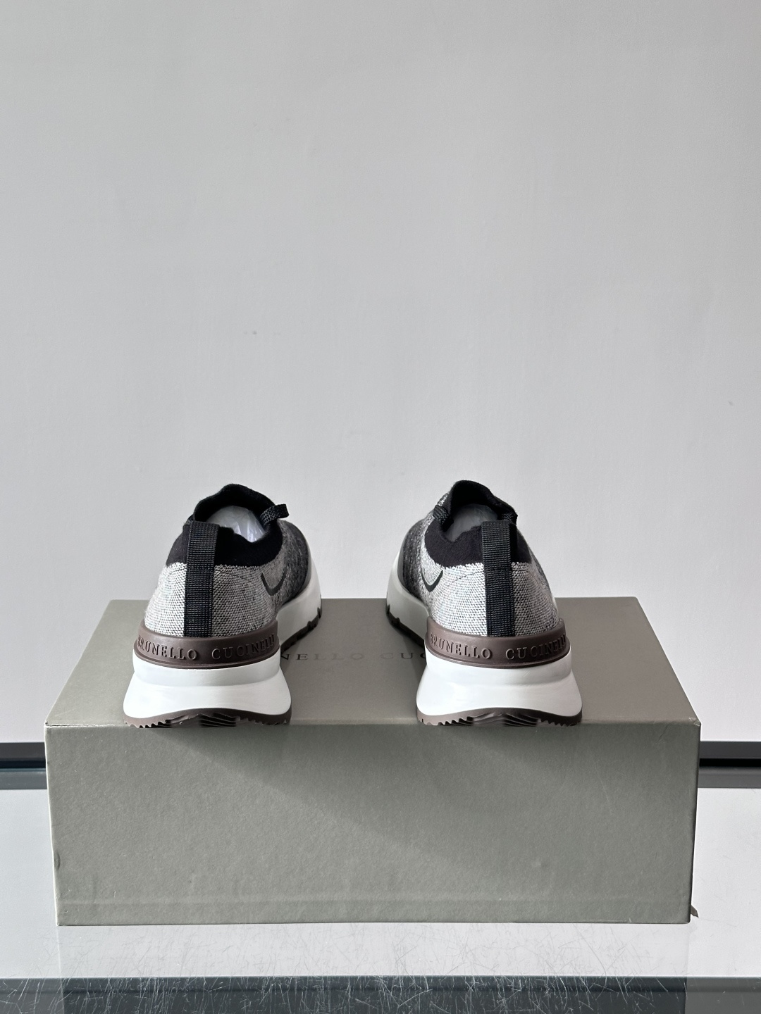 Brunello Cucinelli 新款拼色运动板男鞋 此款运动鞋面料采用进口飞织,春夏穿着舒适透气,这个夏天必备单品 Brunello Cucinelli 新款拼色运动板男鞋 此款运动鞋面料采用进口飞织,春夏穿着舒适透气,这个夏天必备单品