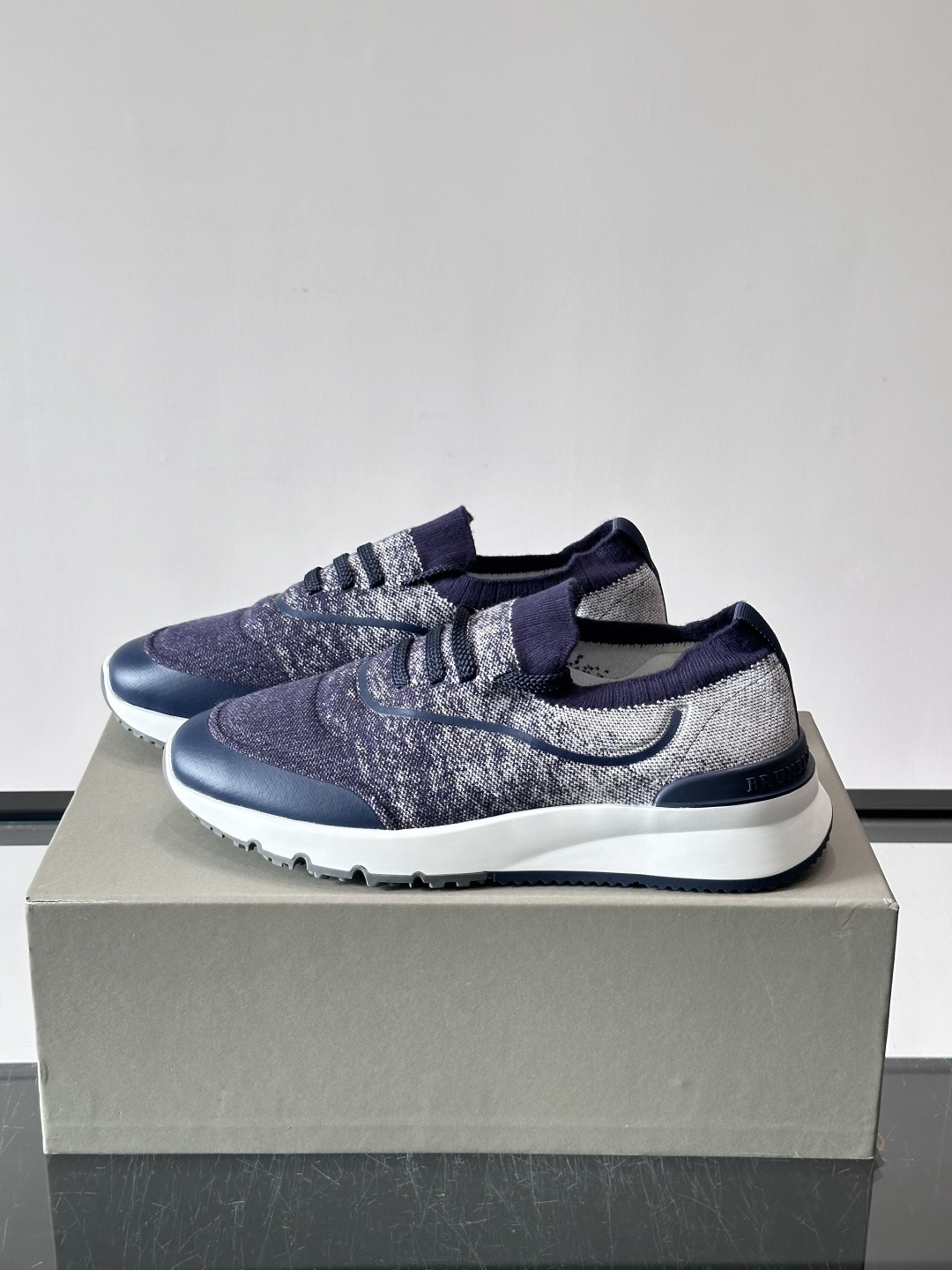 Brunello Cucinelli 新款拼色运动板男鞋 此款运动鞋面料采用进口飞织,春夏穿着舒适透气,这个夏天必备单品 Brunello Cucinelli 新款拼色运动板男鞋 此款运动鞋面料采用进口飞织,春夏穿着舒适透气,这个夏天必备单品