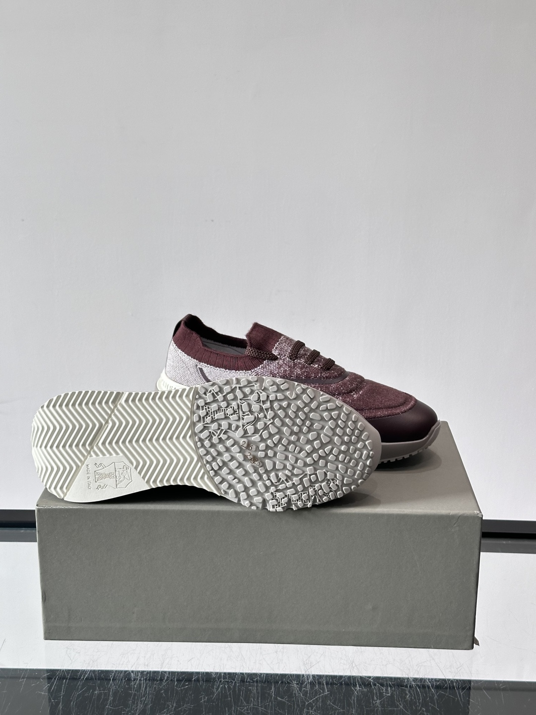 Brunello Cucinelli 新款拼色运动板男鞋 此款运动鞋面料采用进口飞织,春夏穿着舒适透气,这个夏天必备单品 Brunello Cucinelli 新款拼色运动板男鞋 此款运动鞋面料采用进口飞织,春夏穿着舒适透气,这个夏天必备单品