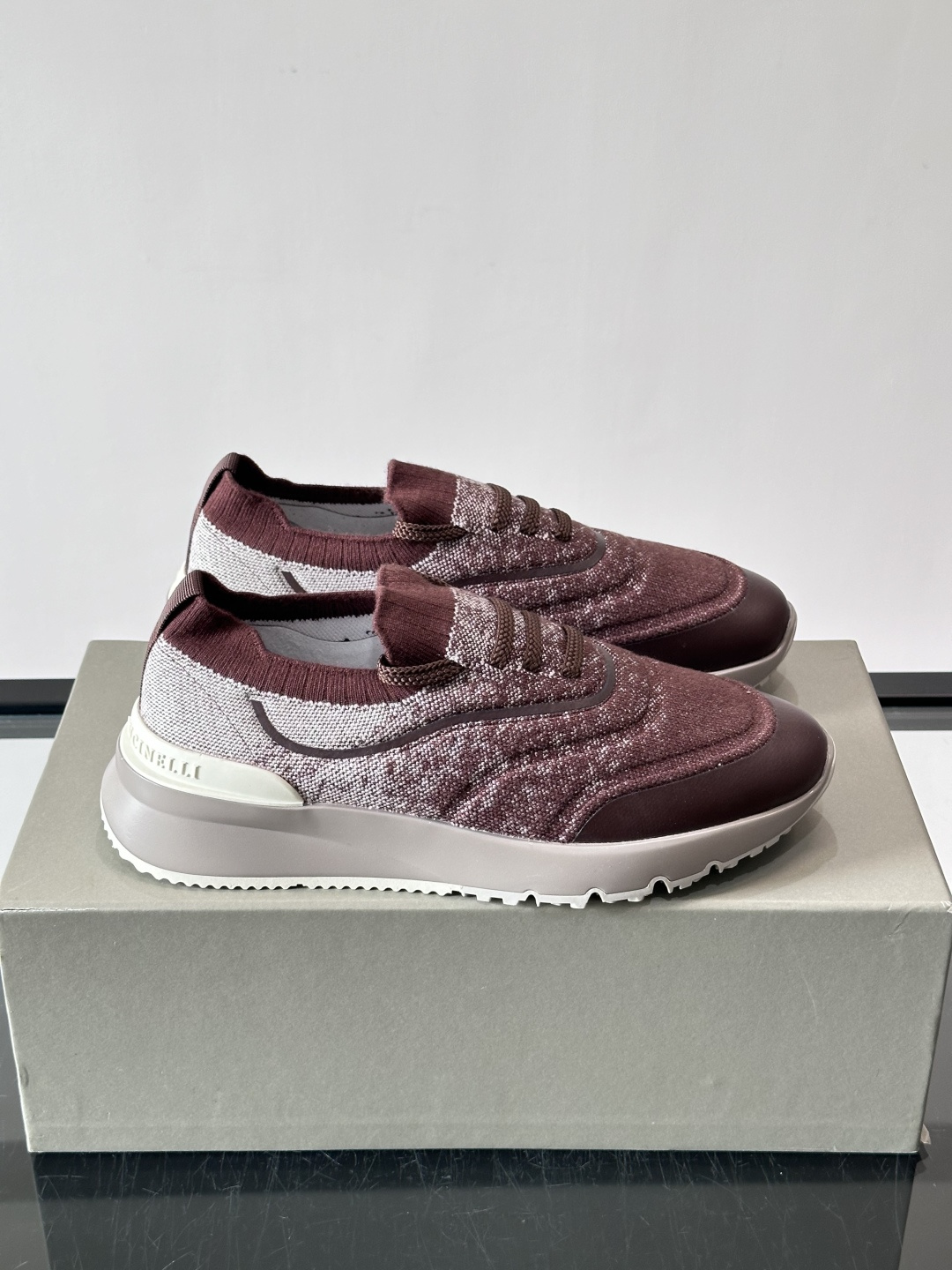 Brunello Cucinelli 新款拼色运动板男鞋 此款运动鞋面料采用进口飞织,春夏穿着舒适透气,这个夏天必备单品 Brunello Cucinelli 新款拼色运动板男鞋 此款运动鞋面料采用进口飞织,春夏穿着舒适透气,这个夏天必备单品
