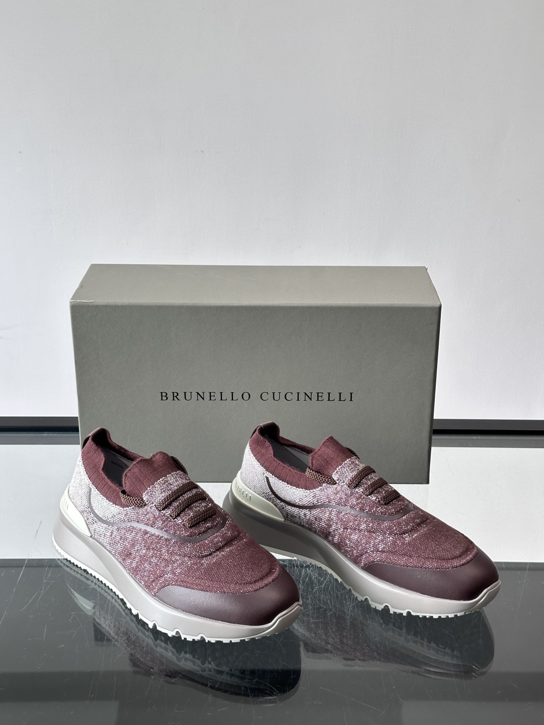 Brunello Cucinelli 新款拼色运动板男鞋 此款运动鞋面料采用进口飞织,春夏穿着舒适透气,这个夏天必备单品 Brunello Cucinelli 新款拼色运动板男鞋 此款运动鞋面料采用进口飞织,春夏穿着舒适透气,这个夏天必备单品