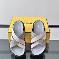FEND*新款男士休闲拖鞋 真皮拼接老花牛仔面料真皮垫脚 加经典老花面印花 时尚稳重大气 鞋型非常包脚舒适 橡胶防 FEND*新款男士休闲拖鞋 真皮拼接老花牛仔面料真皮垫脚 加经典老花面印花 时尚稳重大气 鞋型非常包脚舒适 橡胶防
