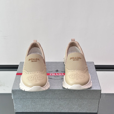 Prada/普拉达 男士新款一脚蹬懒人休闲鞋👟这款运动鞋采用光滑小牛皮革➕透气网面,一脚蹬乐福鞋鞋面,现代简约风格,舒适 Prada/普拉达 男士新款一脚蹬懒人休闲鞋👟这款运动鞋采用光滑小牛皮革➕透气网面,一脚蹬乐福鞋鞋面,现代简约风格,舒适
