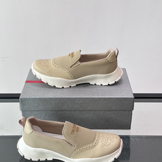 Prada/普拉达 男士新款一脚蹬懒人休闲鞋👟这款运动鞋采用光滑小牛皮革➕透气网面,一脚蹬乐福鞋鞋面,现代简约风格,舒适 Prada/普拉达 男士新款一脚蹬懒人休闲鞋👟这款运动鞋采用光滑小牛皮革➕透气网面,一脚蹬乐福鞋鞋面,现代简约风格,舒适