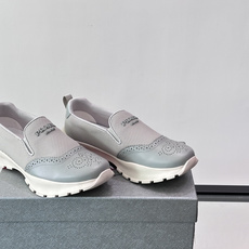 Prada/普拉达 男士新款一脚蹬懒人休闲鞋👟这款运动鞋采用光滑小牛皮革➕透气网面,一脚蹬乐福鞋鞋面,现代简约风格,舒适 Prada/普拉达 男士新款一脚蹬懒人休闲鞋👟这款运动鞋采用光滑小牛皮革➕透气网面,一脚蹬乐福鞋鞋面,现代简约风格,舒适