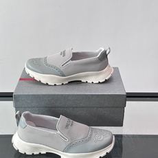 Prada/普拉达 男士新款一脚蹬懒人休闲鞋👟这款运动鞋采用光滑小牛皮革➕透气网面,一脚蹬乐福鞋鞋面,现代简约风格,舒适 Prada/普拉达 男士新款一脚蹬懒人休闲鞋👟这款运动鞋采用光滑小牛皮革➕透气网面,一脚蹬乐福鞋鞋面,现代简约风格,舒适