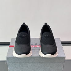Prada/普拉达 男士新款一脚蹬懒人休闲鞋👟这款运动鞋采用光滑小牛皮革➕透气网面,一脚蹬乐福鞋鞋面,现代简约风格,舒适 Prada/普拉达 男士新款一脚蹬懒人休闲鞋👟这款运动鞋采用光滑小牛皮革➕透气网面,一脚蹬乐福鞋鞋面,现代简约风格,舒适
