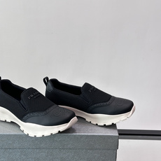 Prada/普拉达 男士新款一脚蹬懒人休闲鞋👟这款运动鞋采用光滑小牛皮革➕透气网面,一脚蹬乐福鞋鞋面,现代简约风格,舒适 Prada/普拉达 男士新款一脚蹬懒人休闲鞋👟这款运动鞋采用光滑小牛皮革➕透气网面,一脚蹬乐福鞋鞋面,现代简约风格,舒适