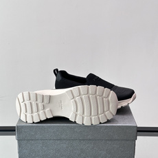 Prada/普拉达 男士新款一脚蹬懒人休闲鞋👟这款运动鞋采用光滑小牛皮革➕透气网面,一脚蹬乐福鞋鞋面,现代简约风格,舒适 Prada/普拉达 男士新款一脚蹬懒人休闲鞋👟这款运动鞋采用光滑小牛皮革➕透气网面,一脚蹬乐福鞋鞋面,现代简约风格,舒适