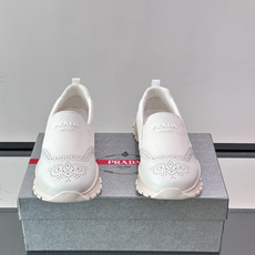 Prada/普拉达 男士新款一脚蹬懒人休闲鞋👟这款运动鞋采用光滑小牛皮革➕透气网面,一脚蹬乐福鞋鞋面,现代简约风格,舒适 Prada/普拉达 男士新款一脚蹬懒人休闲鞋👟这款运动鞋采用光滑小牛皮革➕透气网面,一脚蹬乐福鞋鞋面,现代简约风格,舒适