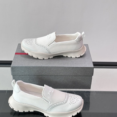 Prada/普拉达 男士新款一脚蹬懒人休闲鞋👟这款运动鞋采用光滑小牛皮革➕透气网面,一脚蹬乐福鞋鞋面,现代简约风格,舒适 Prada/普拉达 男士新款一脚蹬懒人休闲鞋👟这款运动鞋采用光滑小牛皮革➕透气网面,一脚蹬乐福鞋鞋面,现代简约风格,舒适