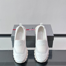 Prada/普拉达 男士新款一脚蹬懒人休闲鞋👟这款运动鞋采用光滑小牛皮革➕透气网面,一脚蹬乐福鞋鞋面,现代简约风格,舒适 Prada/普拉达 男士新款一脚蹬懒人休闲鞋👟这款运动鞋采用光滑小牛皮革➕透气网面,一脚蹬乐福鞋鞋面,现代简约风格,舒适