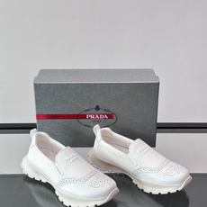 Prada/普拉达 男士新款一脚蹬懒人休闲鞋👟这款运动鞋采用光滑小牛皮革➕透气网面,一脚蹬乐福鞋鞋面,现代简约风格,舒适 Prada/普拉达 男士新款一脚蹬懒人休闲鞋👟这款运动鞋采用光滑小牛皮革➕透气网面,一脚蹬乐福鞋鞋面,现代简约风格,舒适