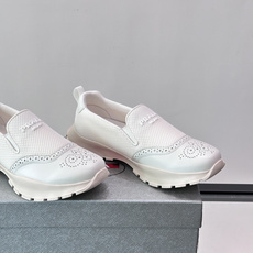 Prada/普拉达 男士新款一脚蹬懒人休闲鞋👟这款运动鞋采用光滑小牛皮革➕透气网面,一脚蹬乐福鞋鞋面,现代简约风格,舒适 Prada/普拉达 男士新款一脚蹬懒人休闲鞋👟这款运动鞋采用光滑小牛皮革➕透气网面,一脚蹬乐福鞋鞋面,现代简约风格,舒适
