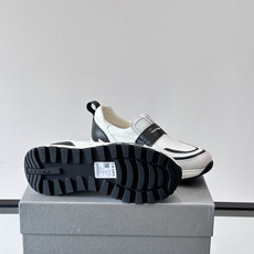 Prada/普拉达 男士新款一脚蹬懒人休闲鞋👟这款运动鞋采用光滑小牛皮革➕透气网面,一脚蹬乐福鞋鞋面,现代简约风格,舒适 Prada/普拉达 男士新款一脚蹬懒人休闲鞋👟这款运动鞋采用光滑小牛皮革➕透气网面,一脚蹬乐福鞋鞋面,现代简约风格,舒适