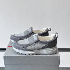 Prada/普拉达 男士新款一脚蹬懒人休闲鞋👟这款运动鞋采用光滑小牛皮革➕透气网面,一脚蹬乐福鞋鞋面,现代简约风格,舒适 Prada/普拉达 男士新款一脚蹬懒人休闲鞋👟这款运动鞋采用光滑小牛皮革➕透气网面,一脚蹬乐福鞋鞋面,现代简约风格,舒适