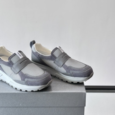 Prada/普拉达 男士新款一脚蹬懒人休闲鞋👟这款运动鞋采用光滑小牛皮革➕透气网面,一脚蹬乐福鞋鞋面,现代简约风格,舒适 Prada/普拉达 男士新款一脚蹬懒人休闲鞋👟这款运动鞋采用光滑小牛皮革➕透气网面,一脚蹬乐福鞋鞋面,现代简约风格,舒适