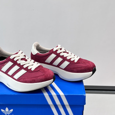Adidas SL72 运动鞋,麂皮+尼龙鞋面,白色三条纹,,厚底侧面有"LIGHTSTRIKE+"字样。这款走 Adidas SL72 运动鞋,麂皮+尼龙鞋面,白色三条纹,,厚底侧面有"LIGHTSTRIKE+"字样。这款走