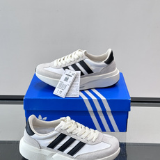 Adidas SL72 运动鞋,麂皮+尼龙鞋面,白色三条纹,,厚底侧面有"LIGHTSTRIKE+"字样。这款走 Adidas SL72 运动鞋,麂皮+尼龙鞋面,白色三条纹,,厚底侧面有"LIGHTSTRIKE+"字样。这款走