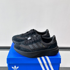 Adidas SL72 运动鞋,麂皮+尼龙鞋面,白色三条纹,,厚底侧面有"LIGHTSTRIKE+"字样。这款走 Adidas SL72 运动鞋,麂皮+尼龙鞋面,白色三条纹,,厚底侧面有"LIGHTSTRIKE+"字样。这款走
