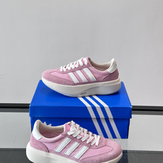 Adidas SL72 运动鞋,麂皮+尼龙鞋面,白色三条纹,,厚底侧面有"LIGHTSTRIKE+"字样。这款走 Adidas SL72 运动鞋,麂皮+尼龙鞋面,白色三条纹,,厚底侧面有"LIGHTSTRIKE+"字样。这款走