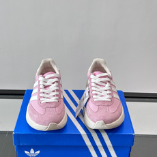Adidas SL72 运动鞋,麂皮+尼龙鞋面,白色三条纹,,厚底侧面有"LIGHTSTRIKE+"字样。这款走 Adidas SL72 运动鞋,麂皮+尼龙鞋面,白色三条纹,,厚底侧面有"LIGHTSTRIKE+"字样。这款走