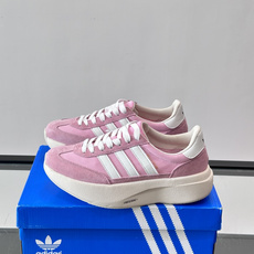 Adidas SL72 运动鞋,麂皮+尼龙鞋面,白色三条纹,,厚底侧面有"LIGHTSTRIKE+"字样。这款走 Adidas SL72 运动鞋,麂皮+尼龙鞋面,白色三条纹,,厚底侧面有"LIGHTSTRIKE+"字样。这款走