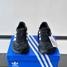 Adidas SL72 运动鞋,麂皮+尼龙鞋面,白色三条纹,,厚底侧面有"LIGHTSTRIKE+"字样。这款走 Adidas SL72 运动鞋,麂皮+尼龙鞋面,白色三条纹,,厚底侧面有"LIGHTSTRIKE+"字样。这款走