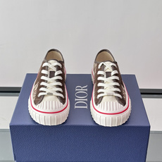Dior HooPer 底帮运动鞋 Oblique 印花面料和黑色绒面牛皮革 这款 Dior HooPer 高帮运动鞋由 Dior HooPer 底帮运动鞋 Oblique 印花面料和黑色绒面牛皮革 这款 Dior HooPer 高帮运动鞋由