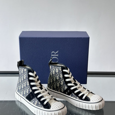 Dior HooPer 高帮运动鞋 Oblique 印花面料和黑色绒面牛皮革 这款 Dior HooPer 高帮运动鞋由 Dior HooPer 高帮运动鞋 Oblique 印花面料和黑色绒面牛皮革 这款 Dior HooPer 高帮运动鞋由