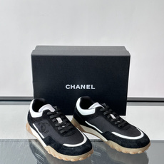 Chanel 26B豆豆德训鞋。美貌与舒适可以共存经典又复古,有平底和小猫跟两种,干净的old money配色,内里是能 Chanel 26B豆豆德训鞋。美貌与舒适可以共存经典又复古,有平底和小猫跟两种,干净的old money配色,内里是能
