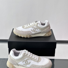 Chanel 26B豆豆德训鞋。美貌与舒适可以共存经典又复古,有平底和小猫跟两种,干净的old money配色,内里是能 Chanel 26B豆豆德训鞋。美貌与舒适可以共存经典又复古,有平底和小猫跟两种,干净的old money配色,内里是能