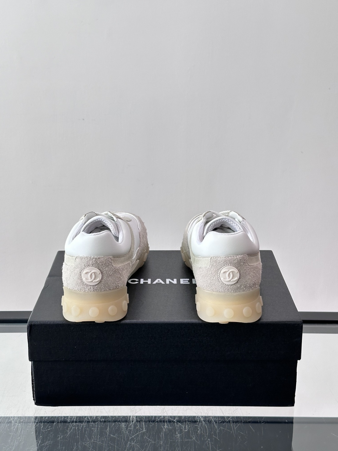 Chanel 26B豆豆德训鞋。美貌与舒适可以共存经典又复古,有平底和小猫跟两种,干净的old money配色,内里是能 Chanel 26B豆豆德训鞋。美貌与舒适可以共存经典又复古,有平底和小猫跟两种,干净的old money配色,内里是能